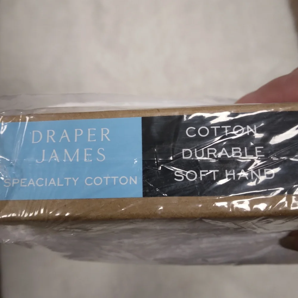FABRIC Draper James White Simple Cotton Eyelet Sealed Bolt 8 Yds X 52 In